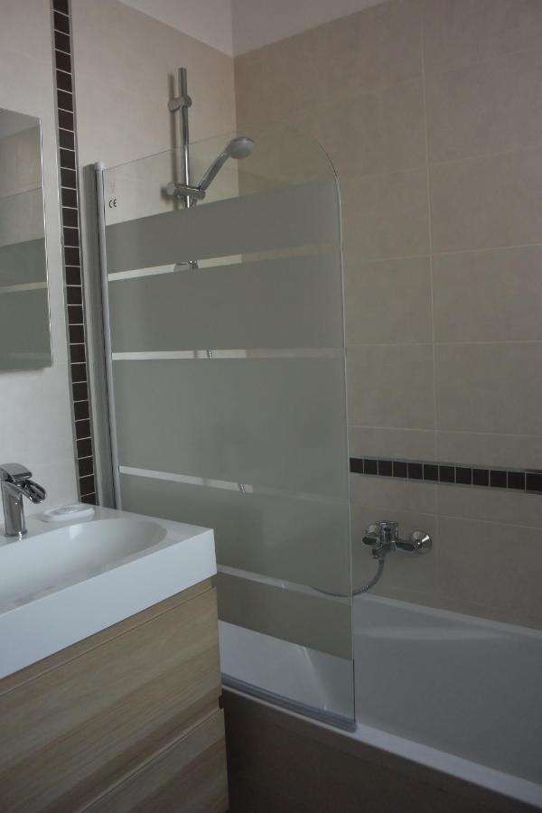 Agreable 3 Pieces Climatise Avec Vue Mer Et Parking Villefranche-sur-Mer Bagian luar foto